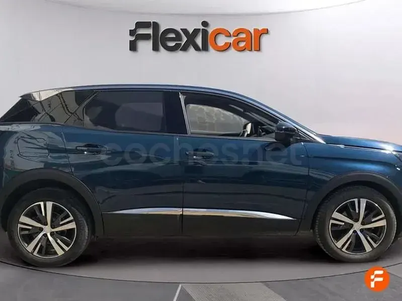 Usado Peugeot 3008 Allure 130 CV (95 kW) 2024 Verde SUV