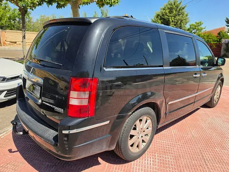 Usado Chrysler Grand Voyager Limited 163 CV (119 kW) 2012 Negro Monovolumen