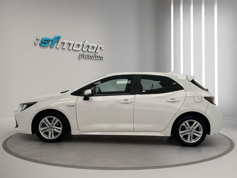 Usado Toyota Corolla Active 122 CV (89 kW) 2021 Blanco metalizado Berlina