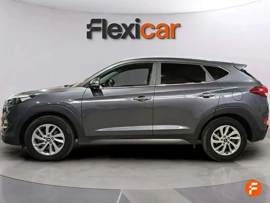 Usado Hyundai Tucson Style 140 CV (102 kW) 2016 Gris SUV