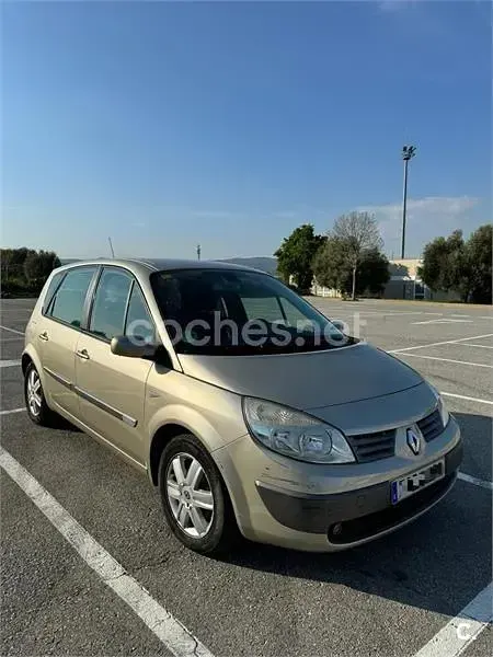Usado Renault Scenic E-Tech Dynamique 110 CV (80 kW) 2006 Marrón Monovolumen
