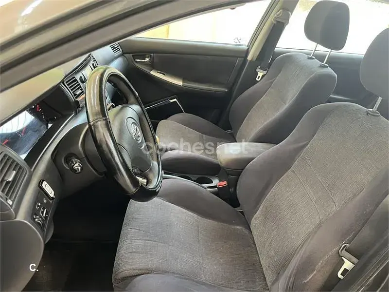 Usado Toyota Corolla Sol 116 CV (85 kW) 2004 Gris / plata Berlina