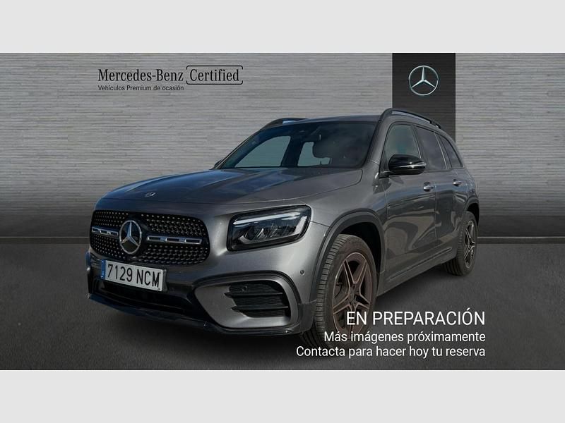 Usado Mercedes GLB200 AMG line 150 CV (110 kW) 2025 Gris montana, pintura metalizada SUV