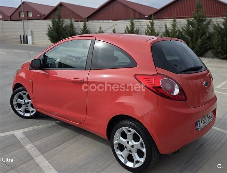 Usado Ford Ka Titanium 69 CV (50 kW) 2009 Rojo Utilitario