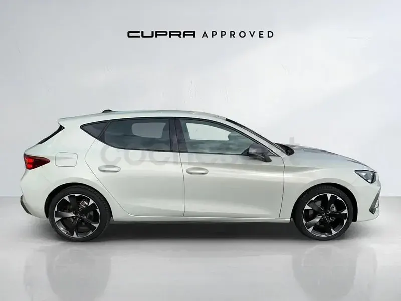 Usado Cupra Leon 150 CV (110 kW) 2024 Gris / plata Berlina