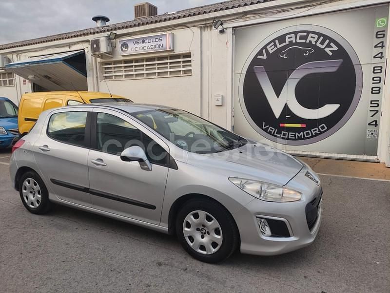 Gris / plata Usado 2013 Peugeot 308 Access Berlina | 6900 € (Buen precio) - Imagen 1/3