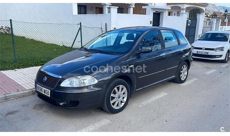Gris / plata Usado 2006 Fiat Croma Active Familiar | 2000 € - Imagen 1/4