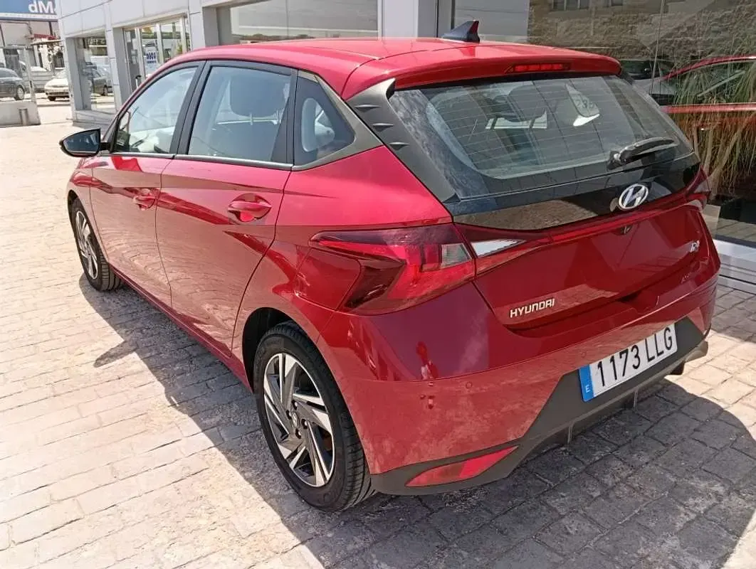 Usado Hyundai i20 101 CV (74 kW) 2020 Rojo Utilitario