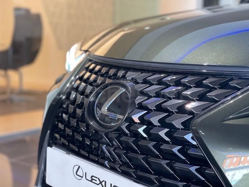 Usado Lexus UX 184 CV (135 kW) 2024 Verde SUV