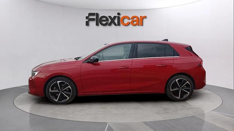 Usado Opel Astra Elegance 131 CV (96 kW) 2023 Granate Berlina