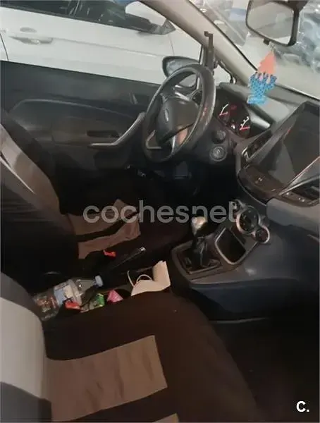 Usado Ford Fiesta Trend 68 CV (50 kW) 2010 Blanco Berlina