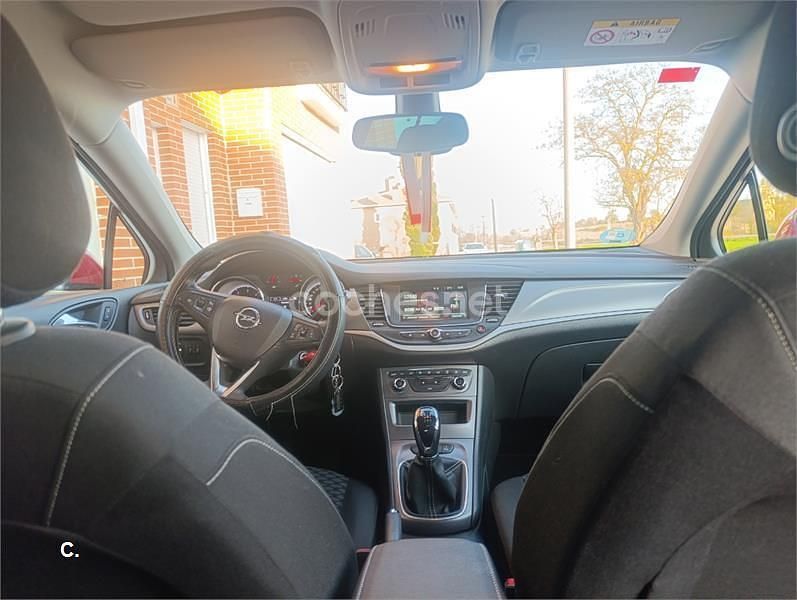 Usado Opel Astra 110 CV (80 kW) 2019 Negro Berlina