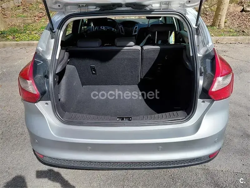 Usado Ford Focus Sport 115 CV (84 kW) 2014 Gris / plata Berlina