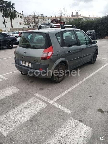 Usado Renault Grand Scénic II Dynamique 130 CV (95 kW) 2004 Verde Monovolumen