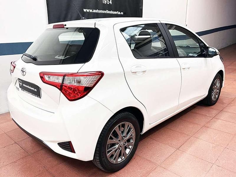 Begagnad Toyota Yaris Active 69 HK (50 kW) 2018 Vit Halvkombi