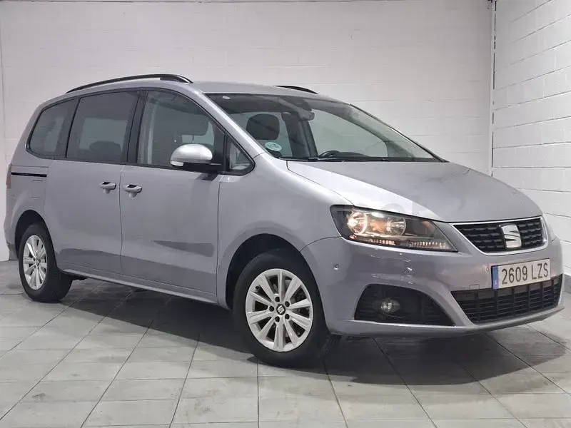 Usado Seat Alhambra Style 150 CV (110 kW) 2022 Gris / plata Monovolumen