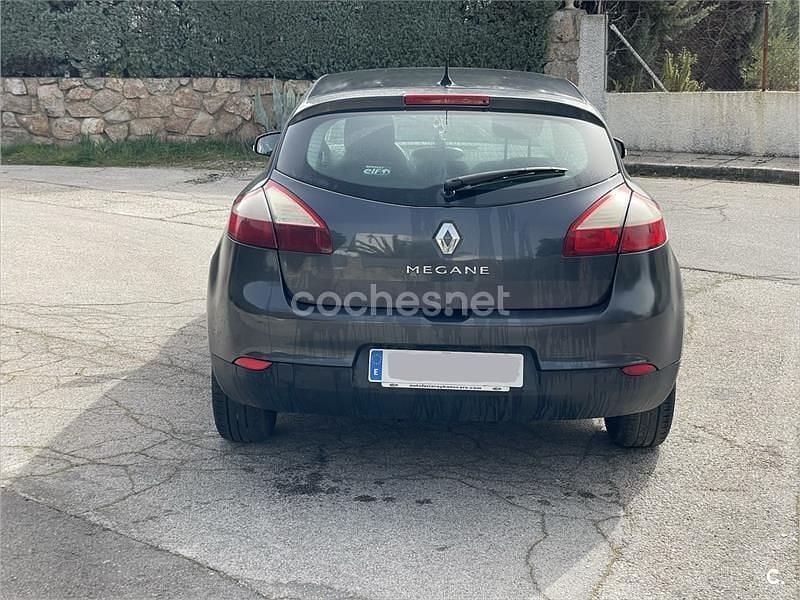 Usado Renault Mégane II Dynamique 110 CV (80 kW) 2008 Gris / plata Berlina