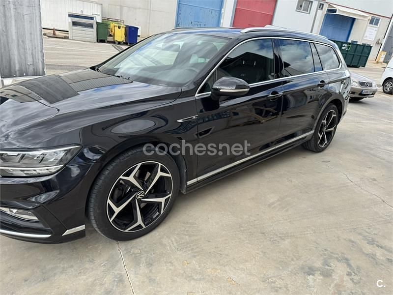 Usado VW Passat R-line 150 CV (110 kW) 2021 Negro Familiar