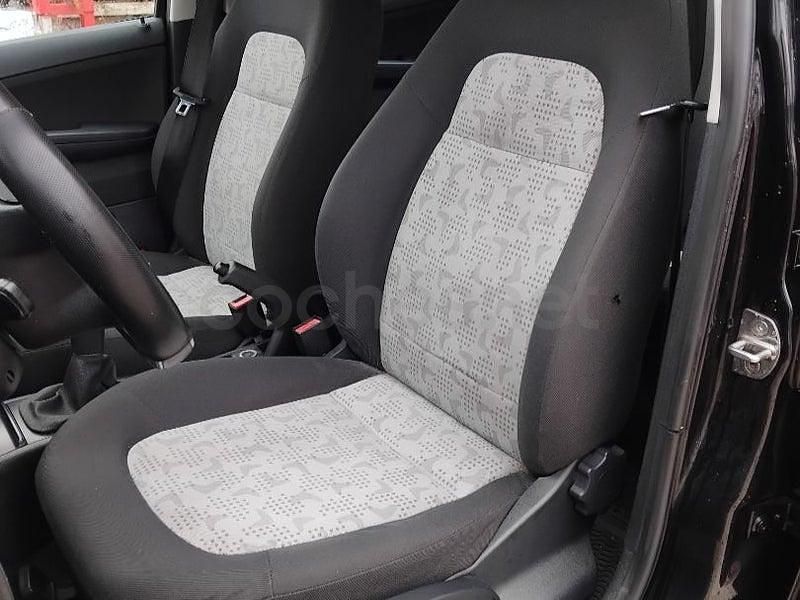 Usado Skoda Fabia Fresh 75 CV (55 kW) 2004 Negro Berlina