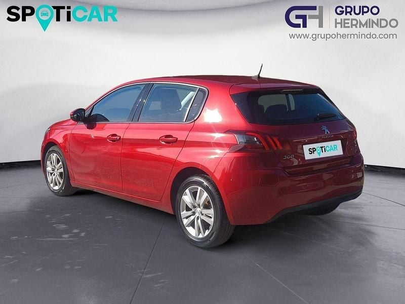 Usado Peugeot 308 Active 100 CV (73 kW) 2021 Rojo Berlina