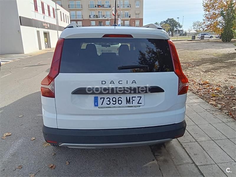 Usado Dacia Jogger Expression 100 CV (73 kW) 2023 Blanco Monovolumen