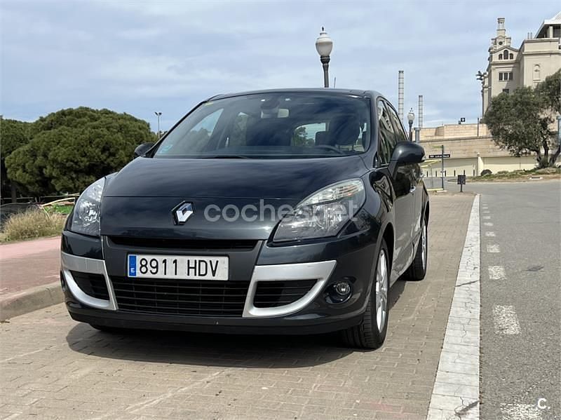 Usado Renault Scénic III Dynamique 130 CV (95 kW) 2011 Gris / plata Monovolumen