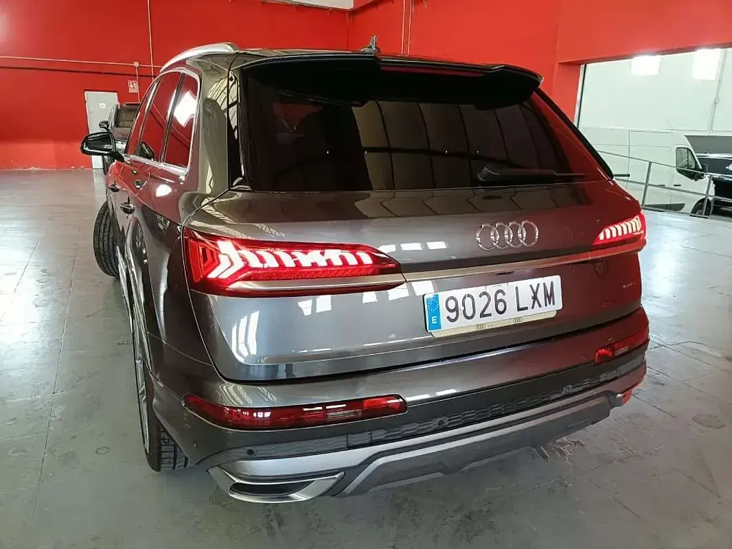 Usado Audi Q7 S-line plus 286 CV (210 kW) 2022 Gris SUV