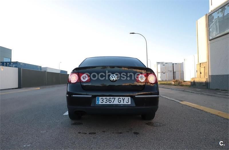 Usado VW Passat Highline 140 CV (102 kW) 2010 Gris / plata Berlina