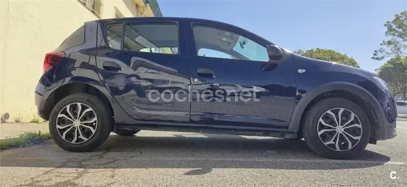 Usado Dacia Sandero Base 73 CV (53 kW) 2017 Azul Berlina