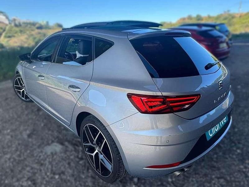 Usado Seat Leon FR 150 CV (110 kW) 2020 Gris Utilitario