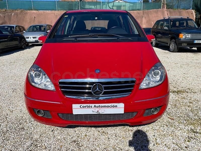 Usado Mercedes A160 Avantgarde 82 CV (60 kW) 2005 Rojo Monovolumen