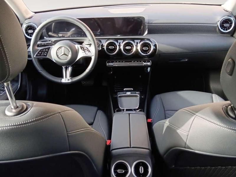 Usado Mercedes A180 136 HP (100 kW) 2025 Sedan