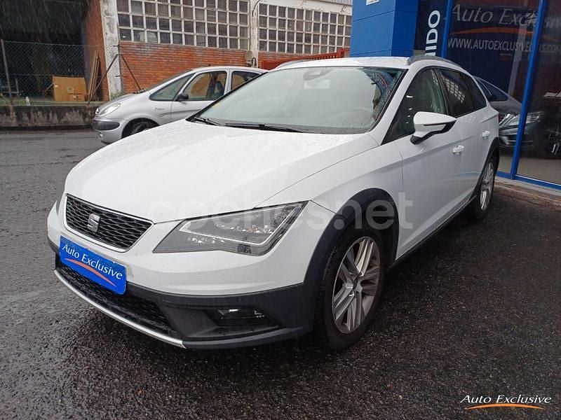 Usado Seat Leon 4Drive 110 CV (80 kW) 2015 Blanco Familiar