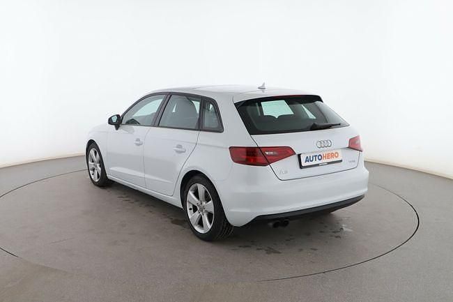 Usado Audi A3 Ambition 122 CV (89 kW) 2013 Blanco Berlina