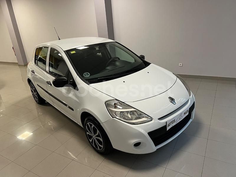 Blanco Usado 2013 Renault Clio III Collection Berlina | 5500 € - Imagen 1/4