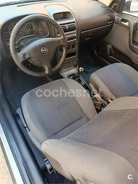 Usado Opel Astra Edition 100 CV (73 kW) 2004 Gris / plata Berlina