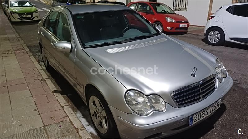 Usado Mercedes C220 Avantgarde 143 CV (105 kW) 2005 Gris / plata Berlina