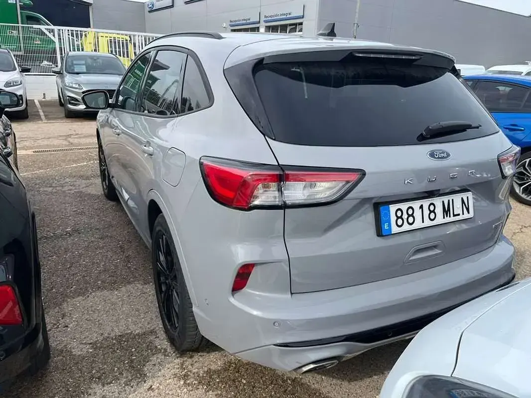 Usado Ford Kuga ST-Line X 190 CV (139 kW) 2023 Gris SUV