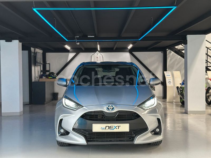 Gris / plata Usado 2021 Toyota Yaris Hybrid Business Edition Berlina | 15.990 € (Super precio) - Imagen 1/4