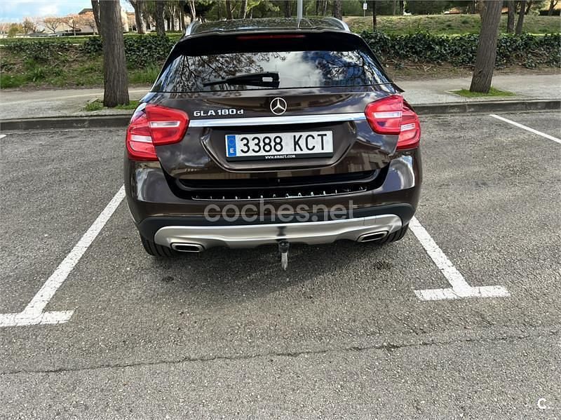 Usado Mercedes GLA200 AMG line 136 CV (100 kW) 2016 Marrón SUV