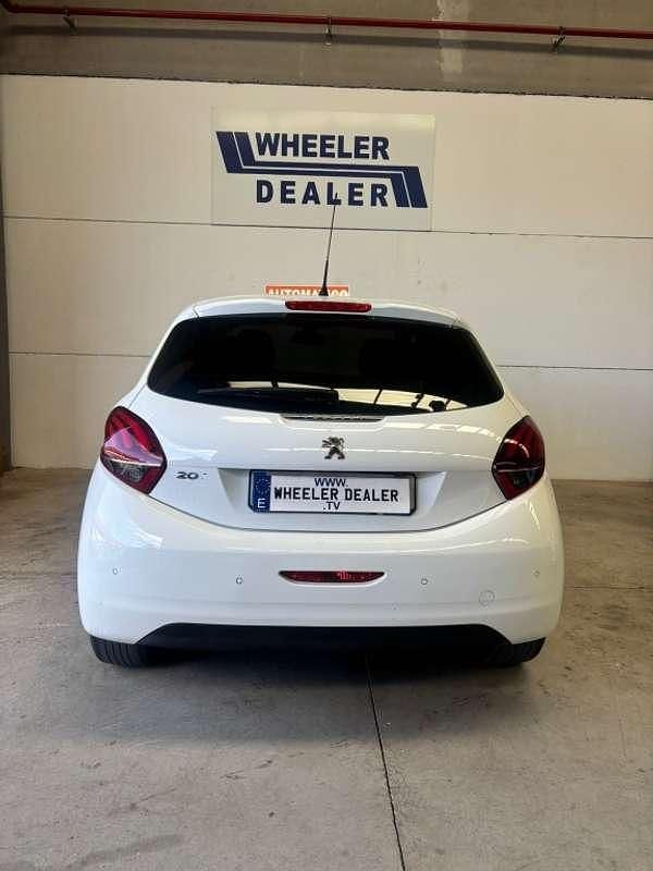 Usado Peugeot 208 GT-line 110 CV (80 kW) 2018 Blanco Utilitario