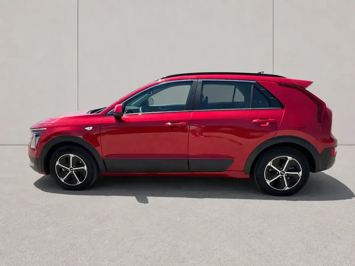 Usado Kia Niro 129 CV (94 kW) 2025 Rojo SUV