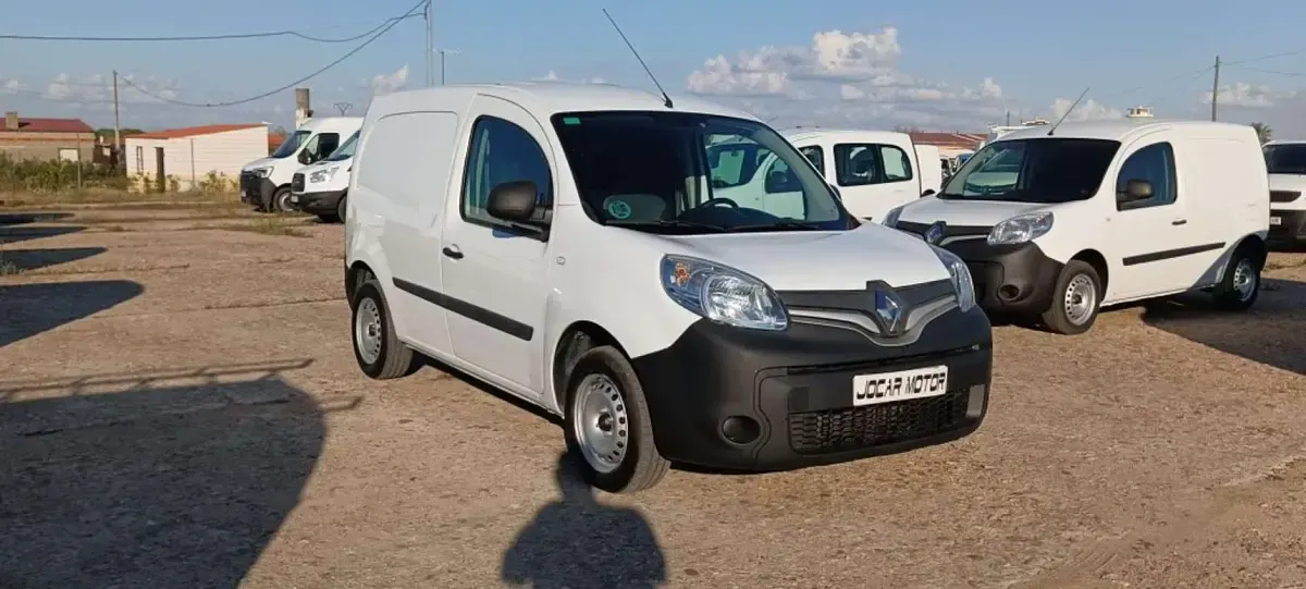 Usado Renault Kangoo 75 CV (55 kW) 2018 Blanco Monovolumen