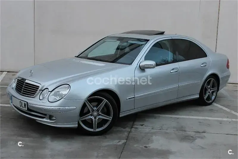 Usado Mercedes E350 Avantgarde 272 CV (200 kW) 2005 Gris / plata Berlina