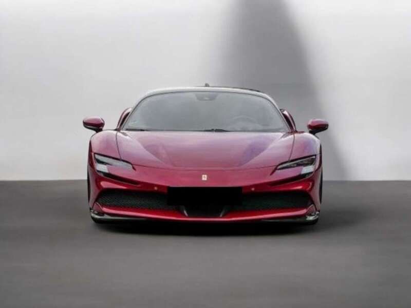 Rojo Usado 2022 Ferrari SF90 Coupe | 495.000 € - Imagen 1/4