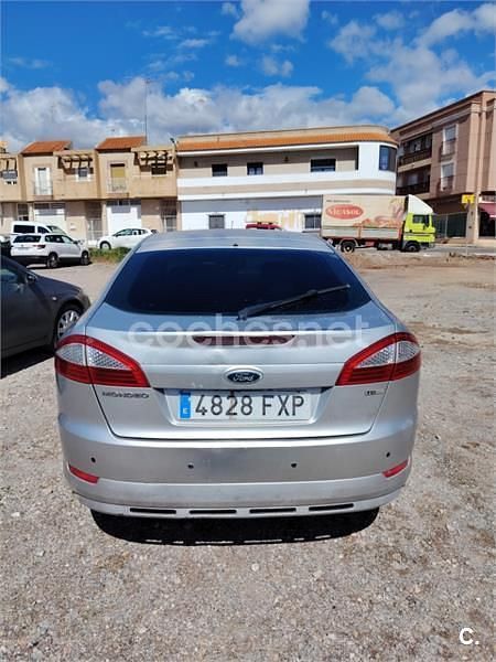 Usado Ford Mondeo Ambiente 125 CV (91 kW) 2007 Gris / plata Berlina