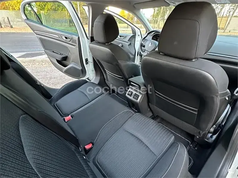 Usado Renault Mégane Intens 90 CV (66 kW) 2017 Blanco Berlina