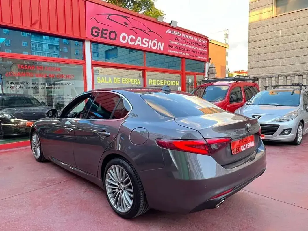 Usado Alfa Romeo Giulia Super 179 CV (131 kW) 2016 Gris Berlina
