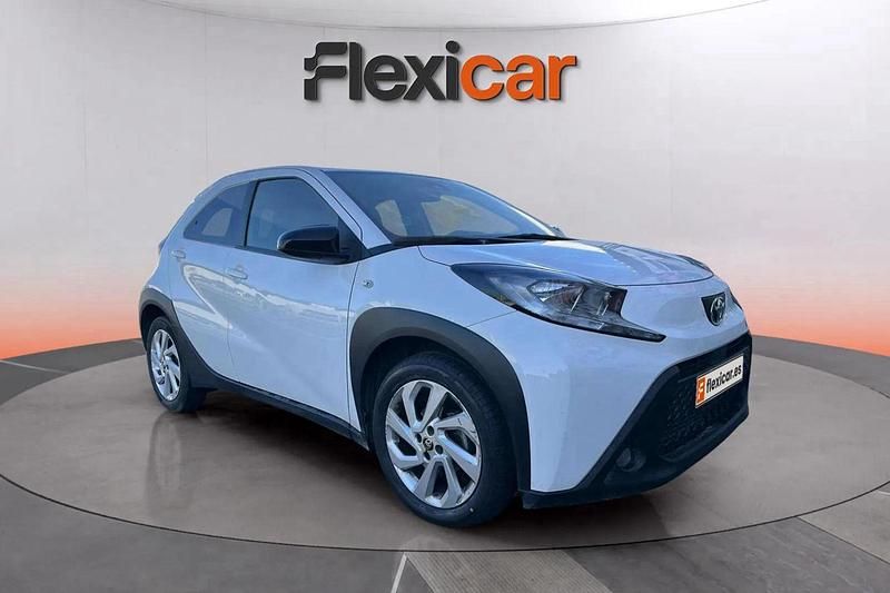Blanco Usado 2024 Toyota Aygo Play Utilitario | 12.490 € (Buen precio) - Imagen 1/4