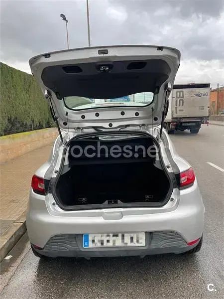 Usado Renault Clio IV Dynamique 90 CV (66 kW) 2013 Gris / plata Berlina